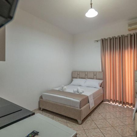 Hotel Vila Vilson Sarandë Buitenkant foto