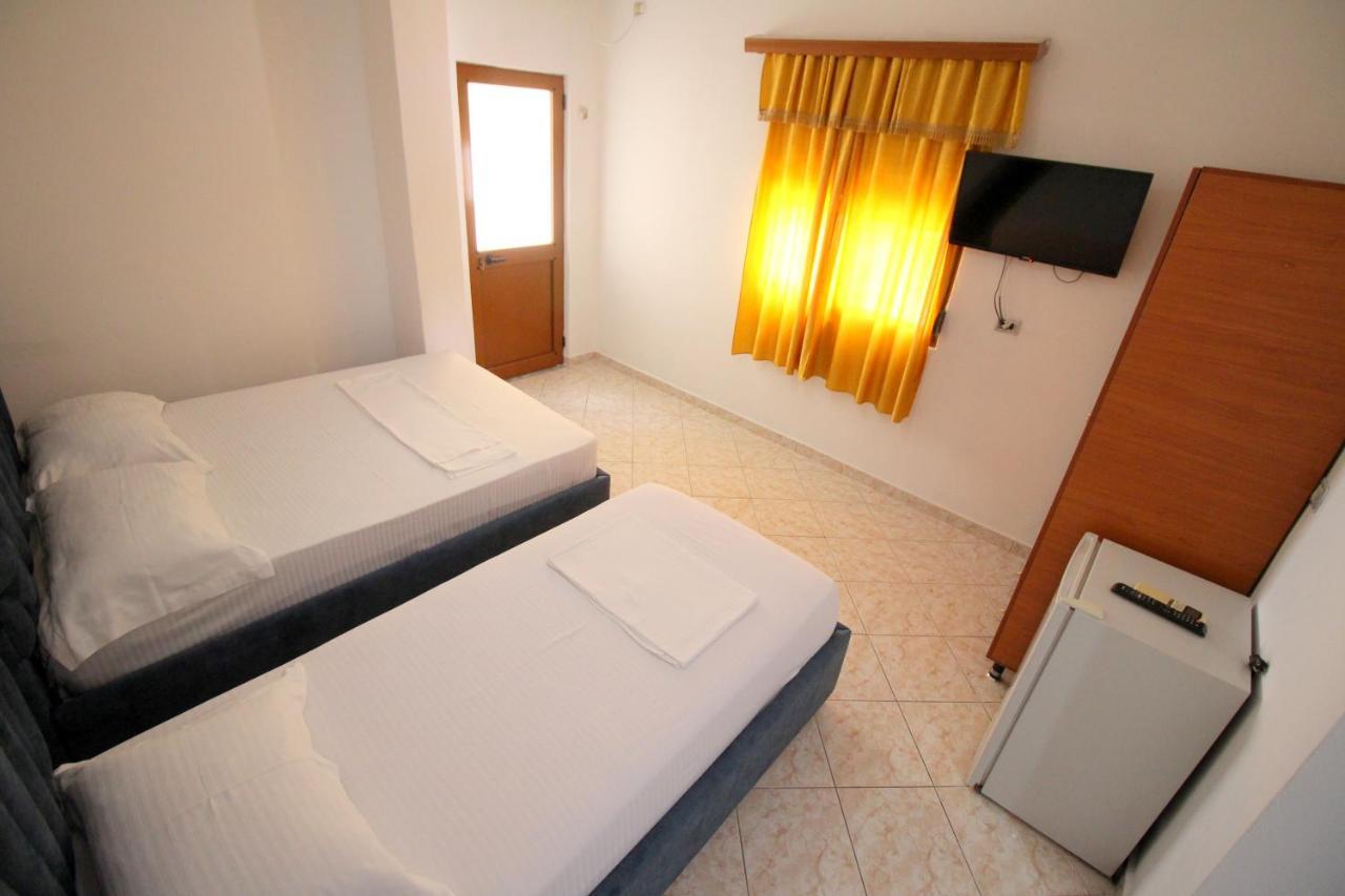 Hotel Vila Vilson Sarandë Buitenkant foto