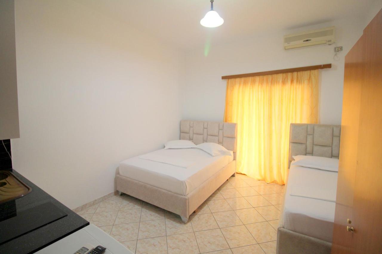 Hotel Vila Vilson Sarandë Buitenkant foto