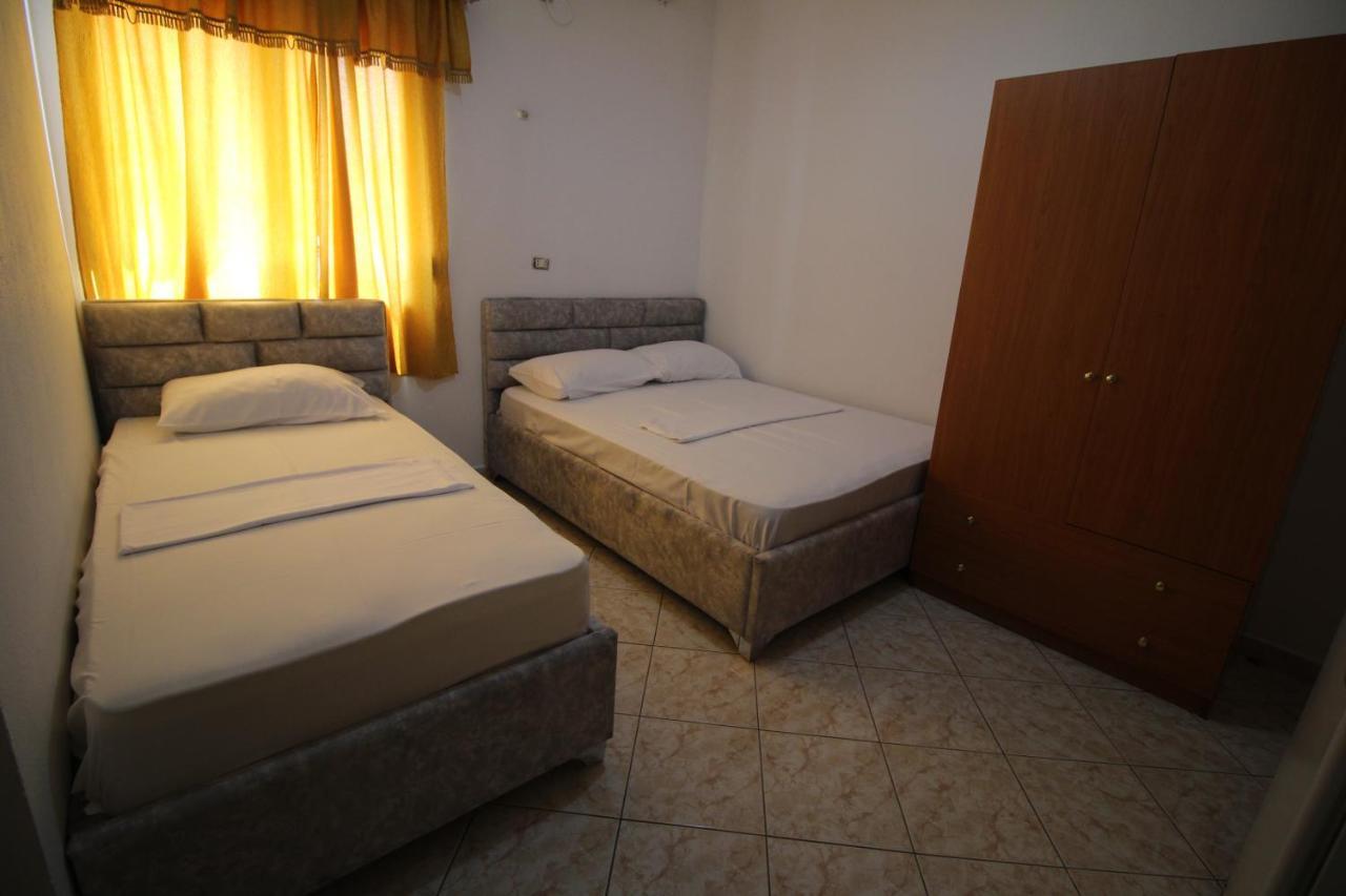 Hotel Vila Vilson Sarandë Buitenkant foto