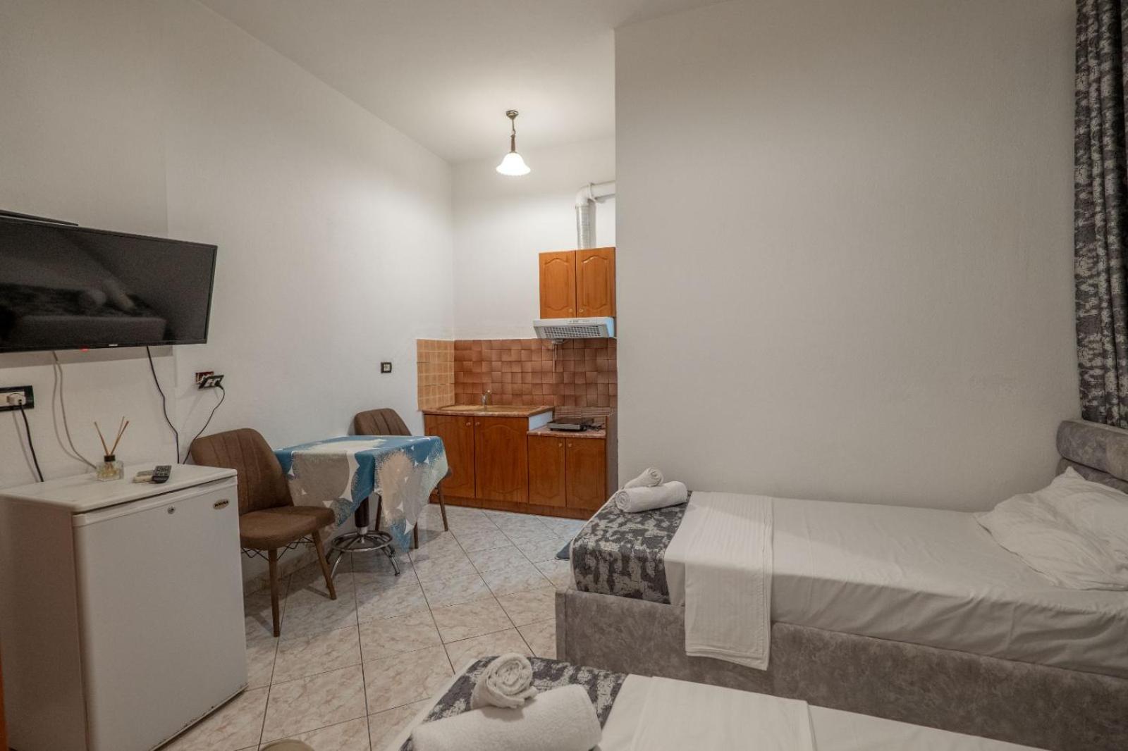 Hotel Vila Vilson Sarandë Buitenkant foto